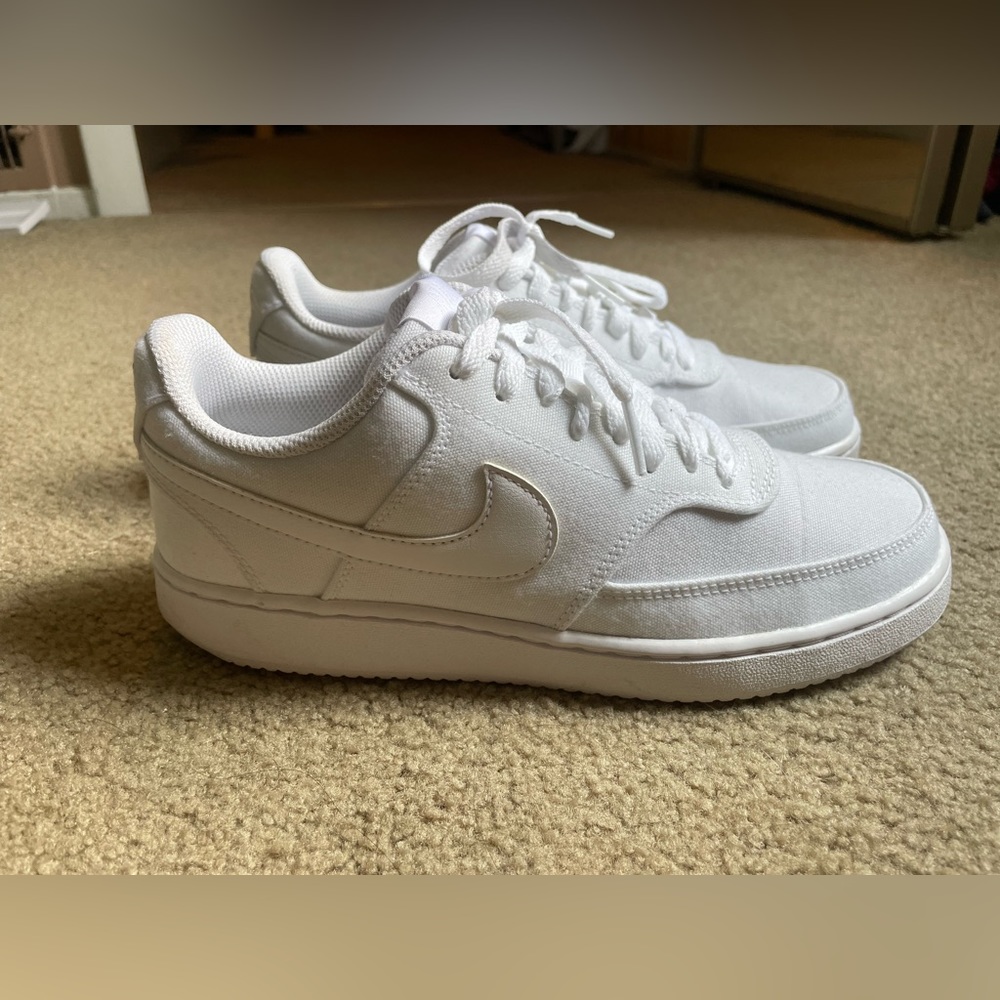 Nike sneakers perfect condition